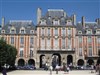 Visite guidée : Parcours complet du Marais, hôtels particuliers entre cours et jardins, tours médiévales ,place des Vosges - Métro Saint Paul
