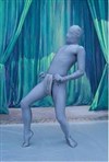Performance de Vahram Zaryan sur Rideau Vert de Nina Childress - Galerie Bernard Jordan