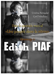 Hommage à Edith Piaf | Une poupée dans la vitrine Centre culturel Affiche