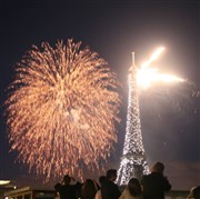 14 Juillet 2013 Feu d'Artifice au pied de la Tour Eiffel à Paris sur un bateau navigant | La Sans Souci Pniche La Sans Souci Affiche
