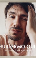 Guillermo Guiz en train d'crire le prochain