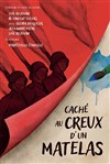 Caché au Creux d'un matelas - 