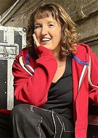 Anne Roumanoff dans L'âge Libre
