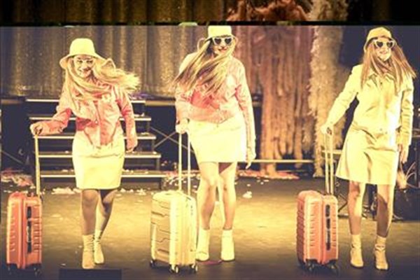 Les Sea Girls dans Dérapage