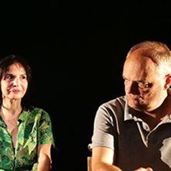 Dans les plis de sa langue