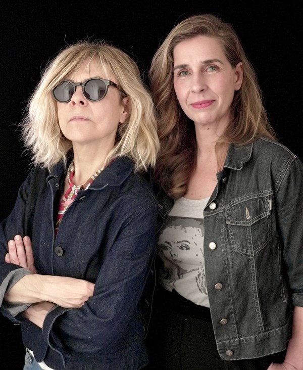 Clarika & Barbara Carlotti : En Cavale