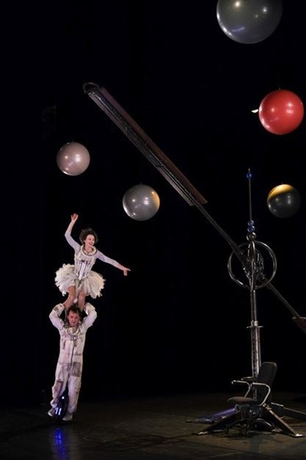 Cirque Hirsute présente Aux étoiles