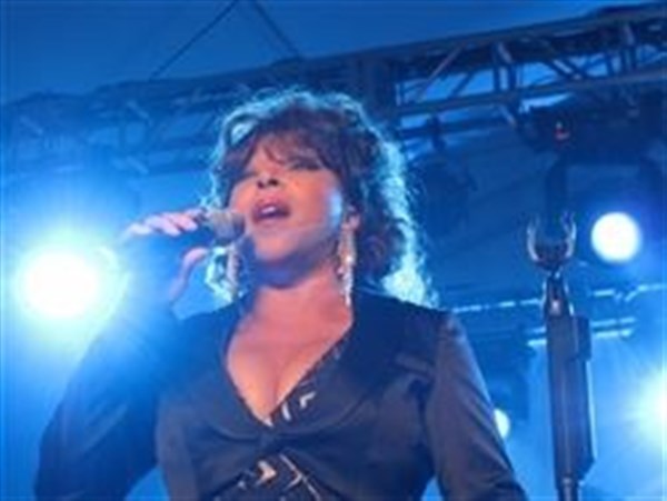 Leslie Lewis Sing Swing