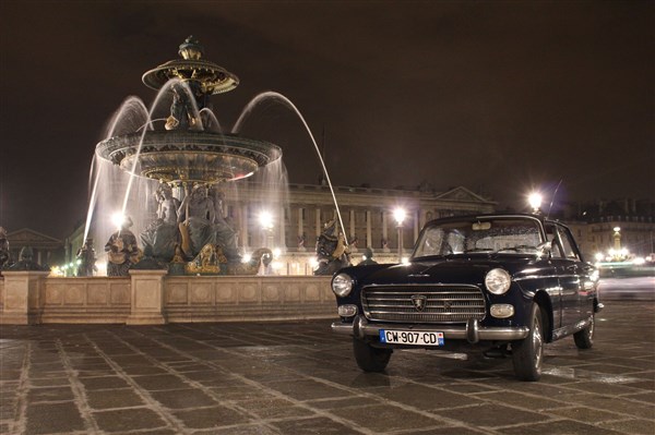 Balade guidée en voiture de collection - Peugeot 404 de 1963 : Paris Insolite