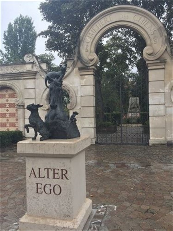 Visite guidée : Le Cimetière des animaux à Asnières, un dépaysement d'émotions complet
