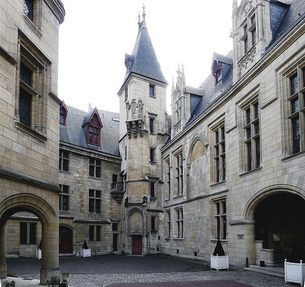 Le Marais : hôtels de prestige et femmes remarquables
