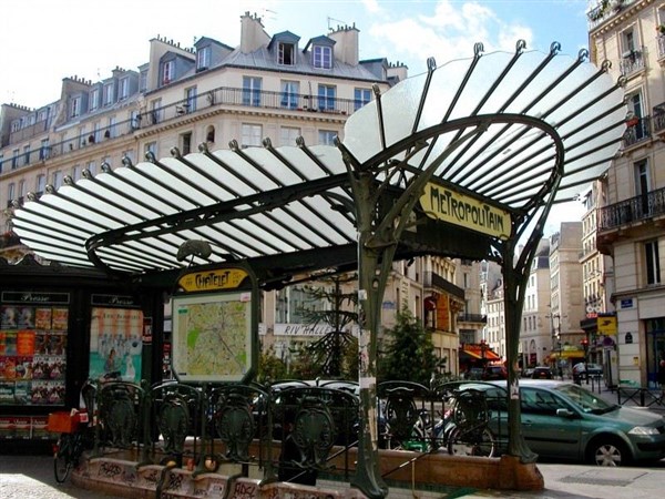 Visite guidée surprenante du Métropolitain