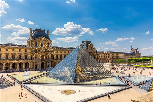 Visite guidée : Les secrets des façades du Louvre