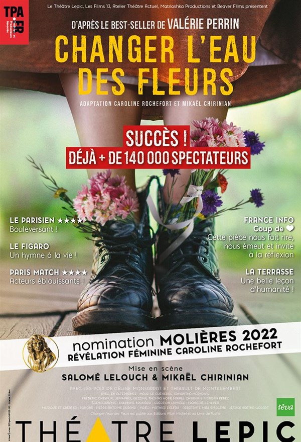 Changer l'eau des fleurs