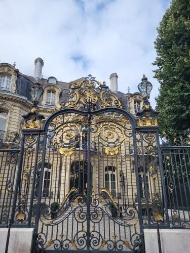 Les Champs Elysées : la plus belle avenue du monde, ses secrets, ses mystères, ses curiosités