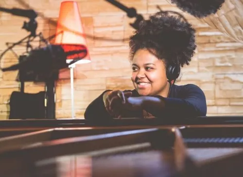 Affiche de Clélya Abraham : Mariage entre jazz et musiques traditionnelles caribéennes | Soirée spéciale Jacques Schwartz-Bart