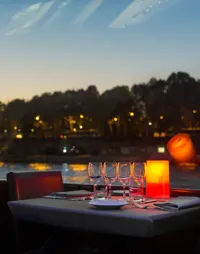 Dîner-Croisière : Parcours 24km, Bateaux Parisiens - 