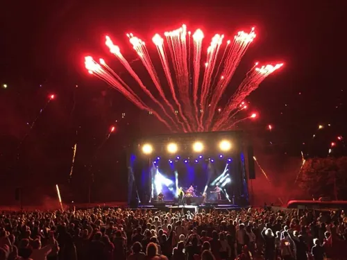 Photo 2 de Massy en fête : Concert UK on the rocks & Feu d'artifice