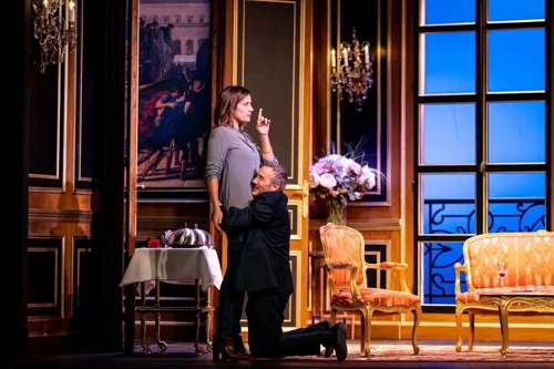 Photo 6 de Suite Royale | avec Elie Semoun et Julie de Bona