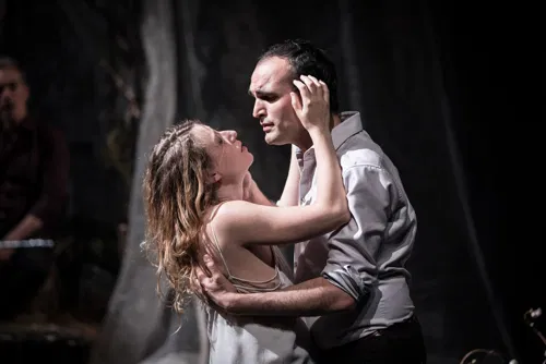 Affiche de Traviata Vous méritez un avenir meilleur