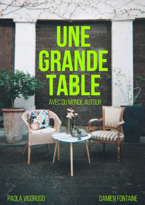 Affiche de Une grande table avec du monde autour