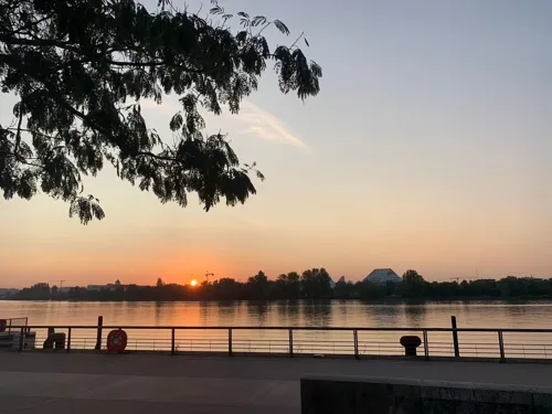 Affiche de Visite guidée : Un nouvel art de vivre au bord de la Garonne | par CulturMoov