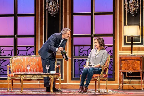 Photo 1 de Suite Royale | avec Elie Semoun et Julie de Bona