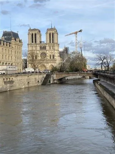 Photo 1 de Visite chantée sur les quais de Paris | par Veronica Antonelli