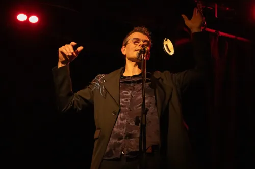 Photo 2 de L'Homme Héron en Concert-Spectacle