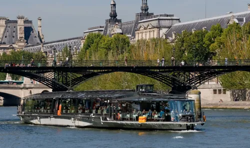Photo 4 de Déjeuner-Croisière : Bateaux Parisiens