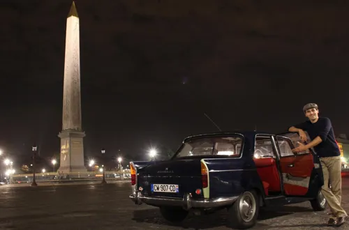 Photo 1 de Balade guidée en voiture - Peugeot 404 de 1963 : Paris Rive droite