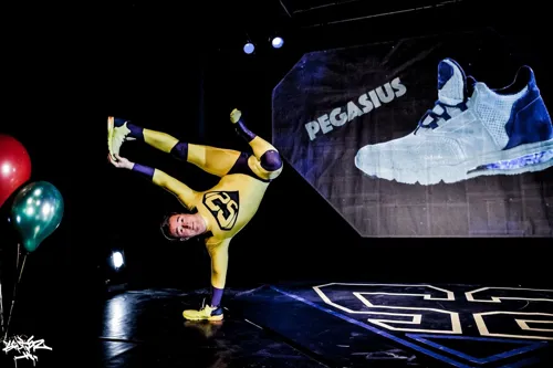 LES AVENTURES DE SUPERT SHOWMAN