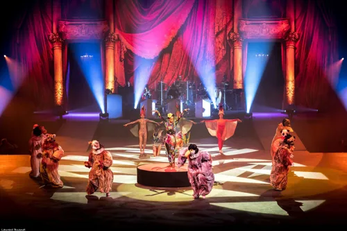 Photo 4 de Cirque Phenix dans Gaïa | par les femmes des Cirques du Monde