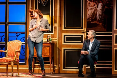 Photo 7 de Suite Royale | avec Elie Semoun et Julie de Bona