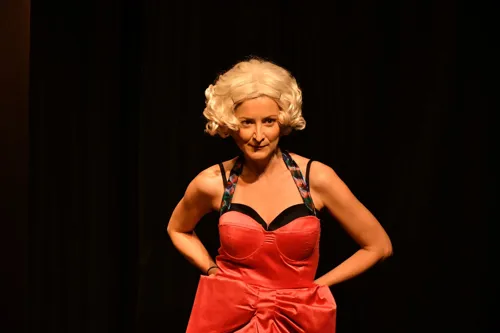 Photo 1 de Aurélia Decker dans Femme toi-même !