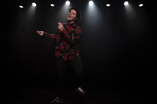 Photo 1 de Lucie Carbone dans Badaboum-un spectacle d'humour