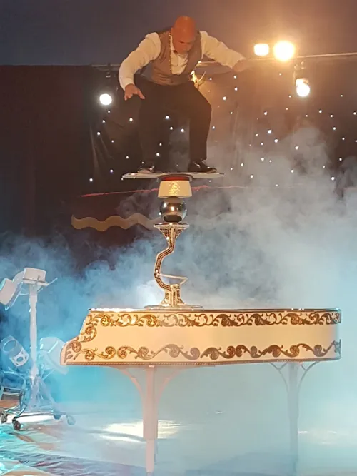 Photo 1 de Le Cirque La Piste d'Or dans Happy Birthday