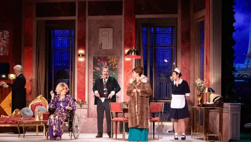 Photo 2 de L'argent de la vieille avec Amanda Lear
