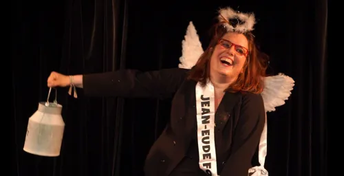 Photo 1 de Emmeline Naert dans En grandes pompes