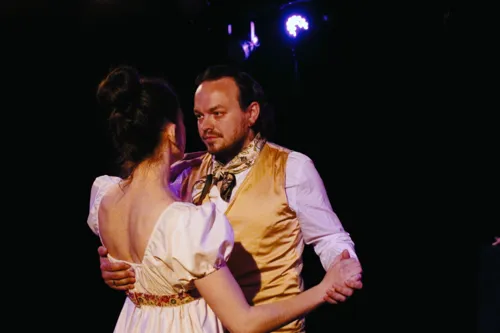Photo 4 de La suite d'un bal masqué