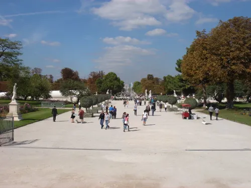 Photo 2 de Visite guidée : le Jardin des Tuileries | par Delphine Lanvin