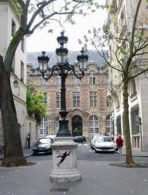 Photo 1 de Visite guidée: Saint Germain des Près | sur les pas d'Apollinaire et d'Eugène Delacroix