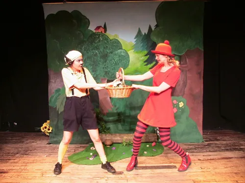 Photo 2 de Le Grand chaperon rouge et le Petit loup