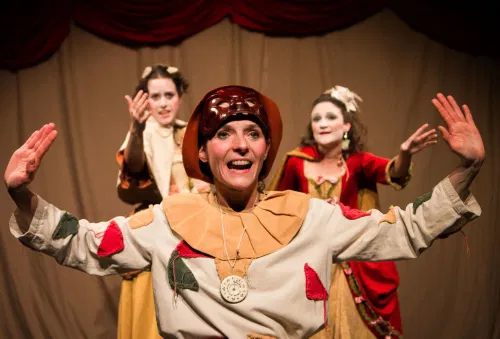 Photo 2 de Cendrillon s'en va-t-en guerre