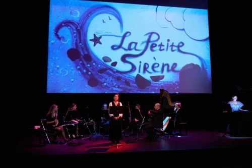 La Petite Sirène avec dessin sur sable