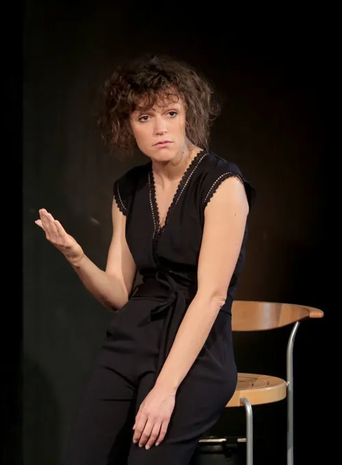 Marion Pouvreau Mais t'as quel age seul en scène