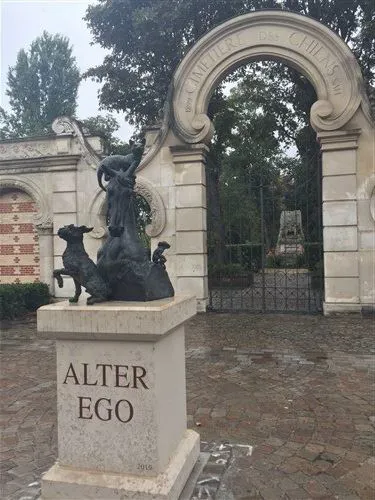 Affiche de Visite guidée : Le Cimetière des animaux à Asnières, un dépaysement d'émotions complet | par Lora
