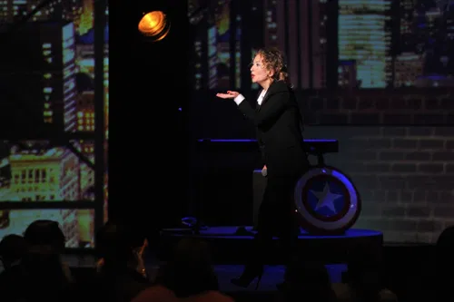 Photo 3 de Christelle Chollet dans Comic-Hall