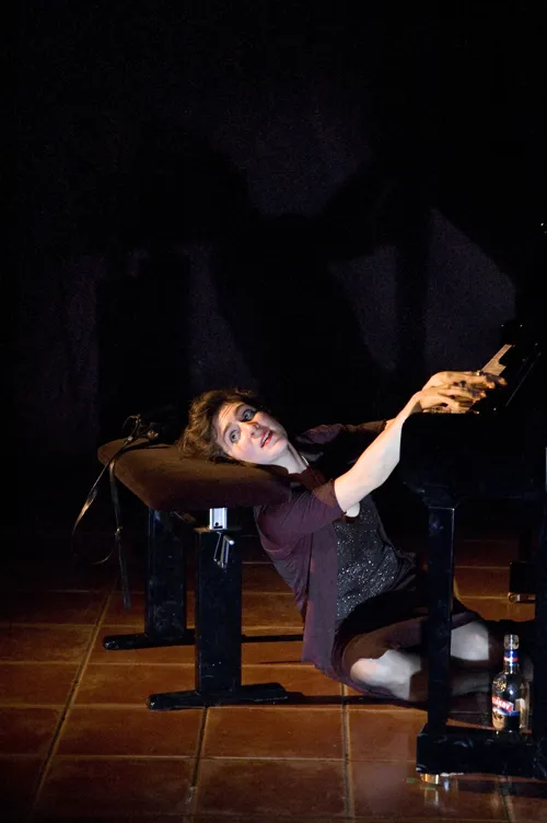 Photo 1 de Leonor Stirman dans Panier-Piano