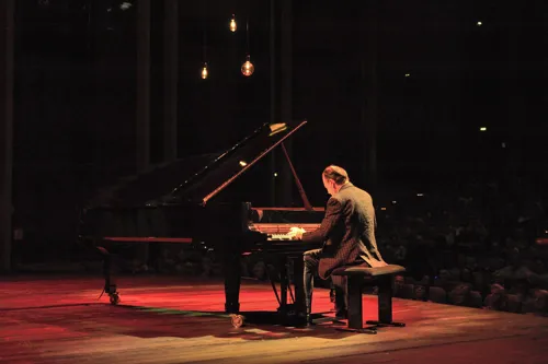 Photo 3 de Fabrice Eulry et son piano, lequel est le plus fou ?